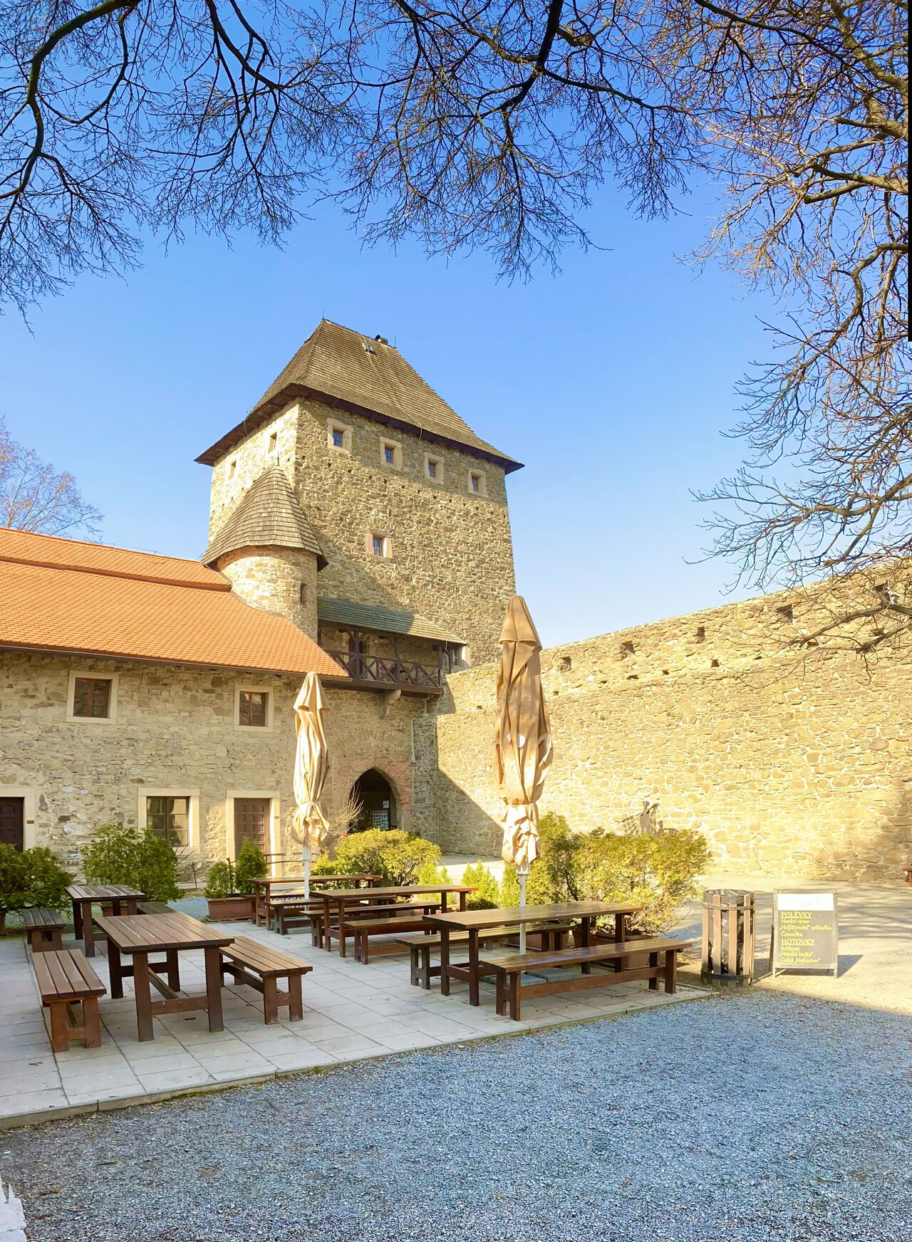 Venkovní posezení restaurace